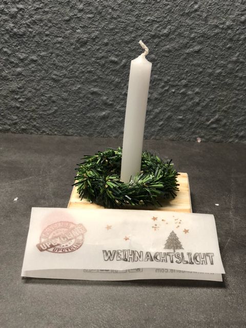 Weihnachtslicht auf Holz